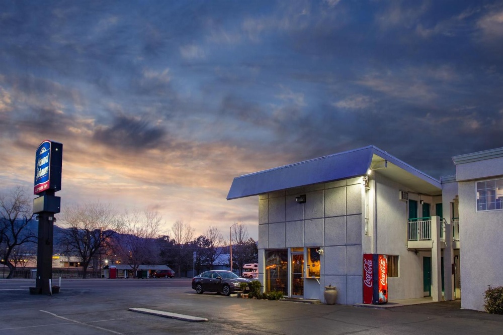 Howard Johnson by Wyndham Colorado Springs Main image