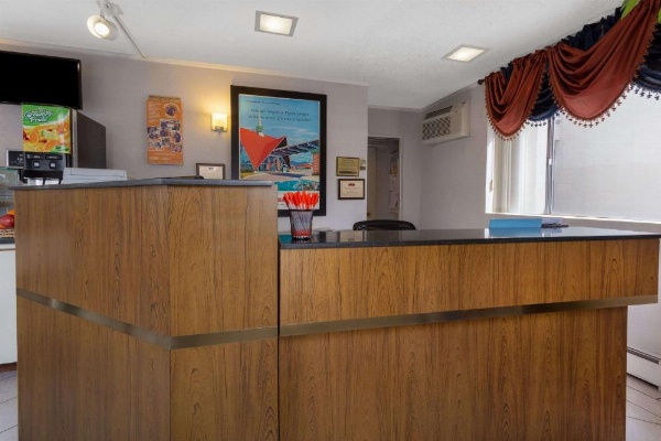 Howard Johnson by Wyndham Colorado Springs image 19