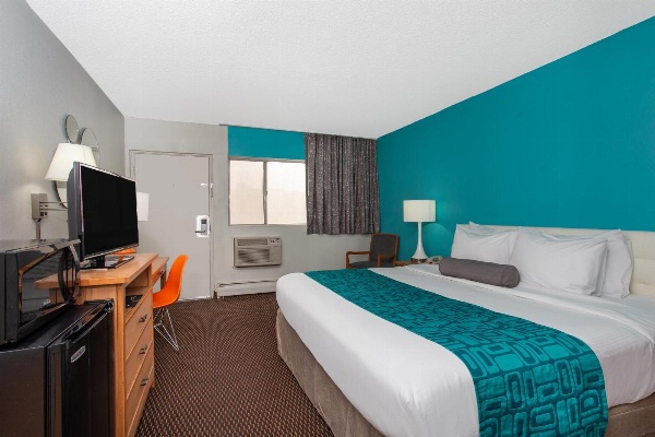 Howard Johnson by Wyndham Colorado Springs image 7